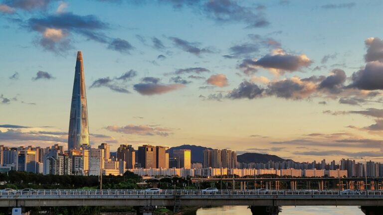 서울 아파트와 한강 전경, 일시적 2주택 세제 특례 변경 관련 대표 이미지
